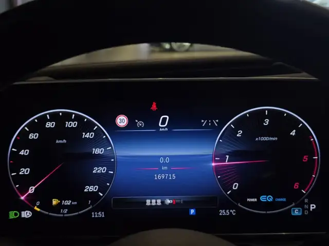 Mercedes-Benz C-Class view 27