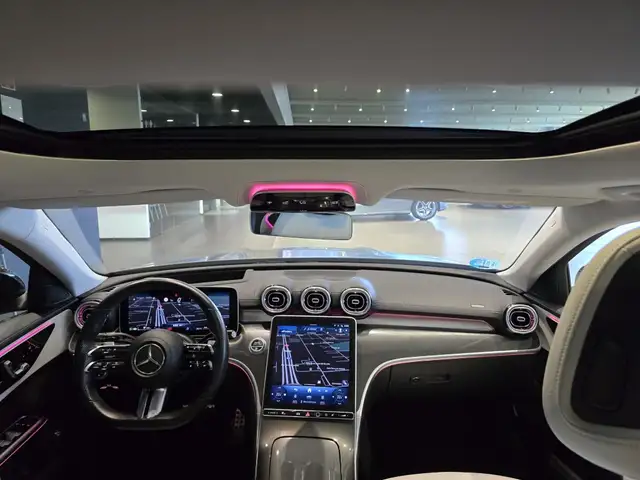 Mercedes-Benz C-Class view 23