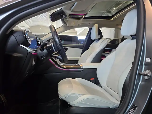 Mercedes-Benz C-Class view 18