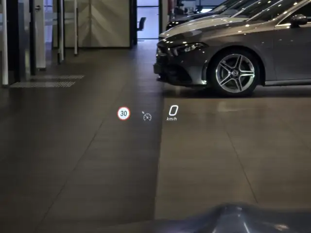 Mercedes-Benz C-Class view 30