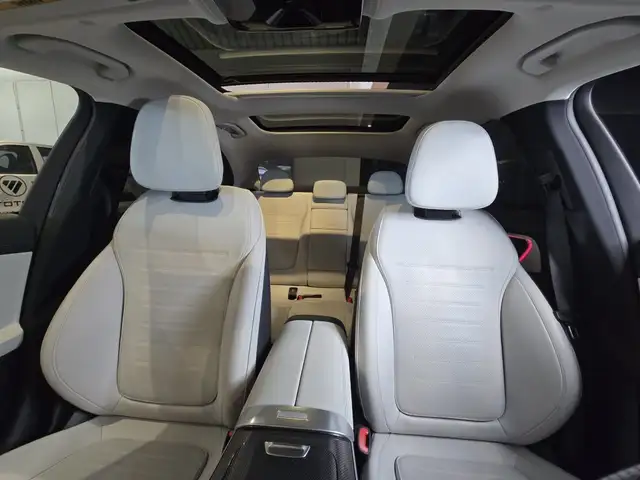 Mercedes-Benz C-Class view 19