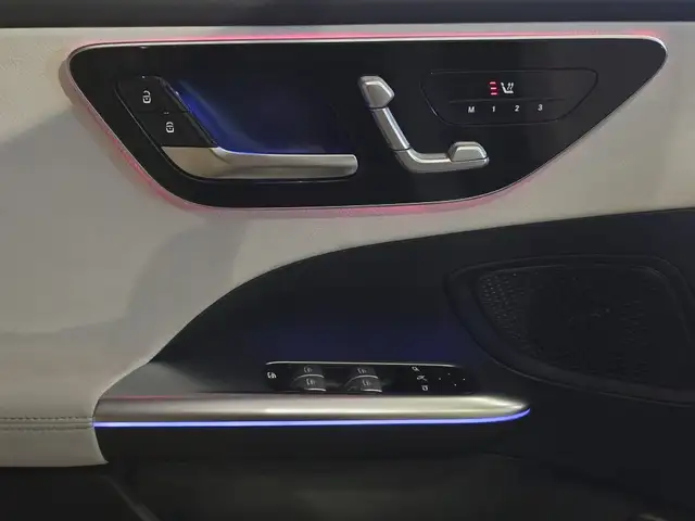 Mercedes-Benz C-Class view 16