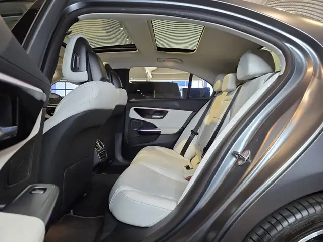 Mercedes-Benz C-Class view 25