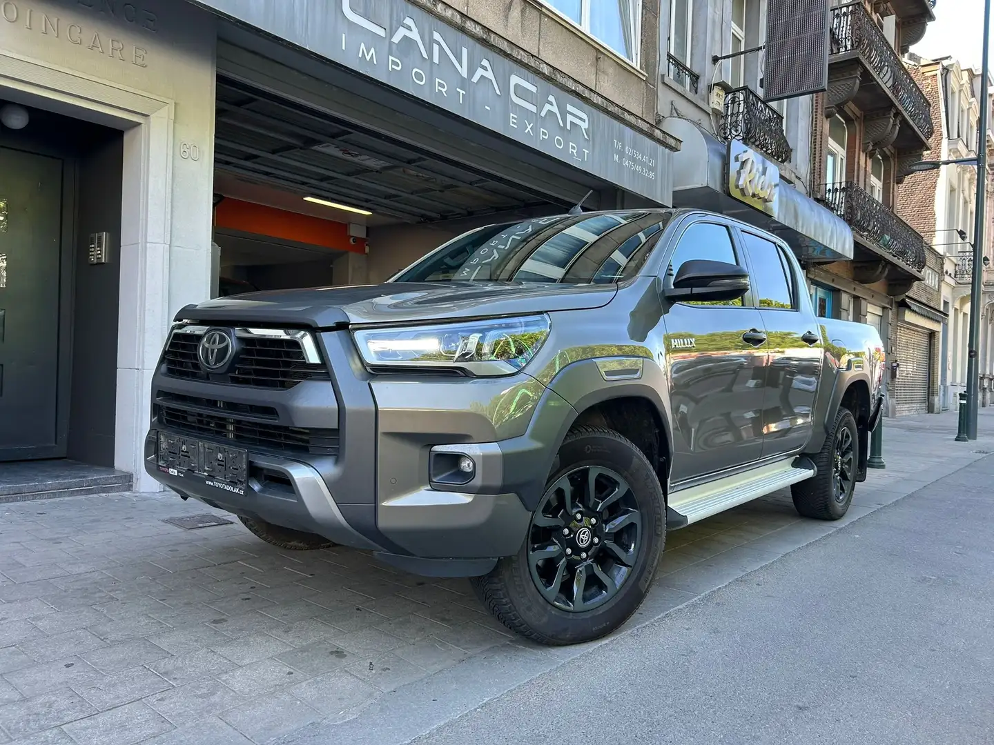 Toyota Hilux Hilux 2.8 D-4D 4WD Invincible Gris - 1