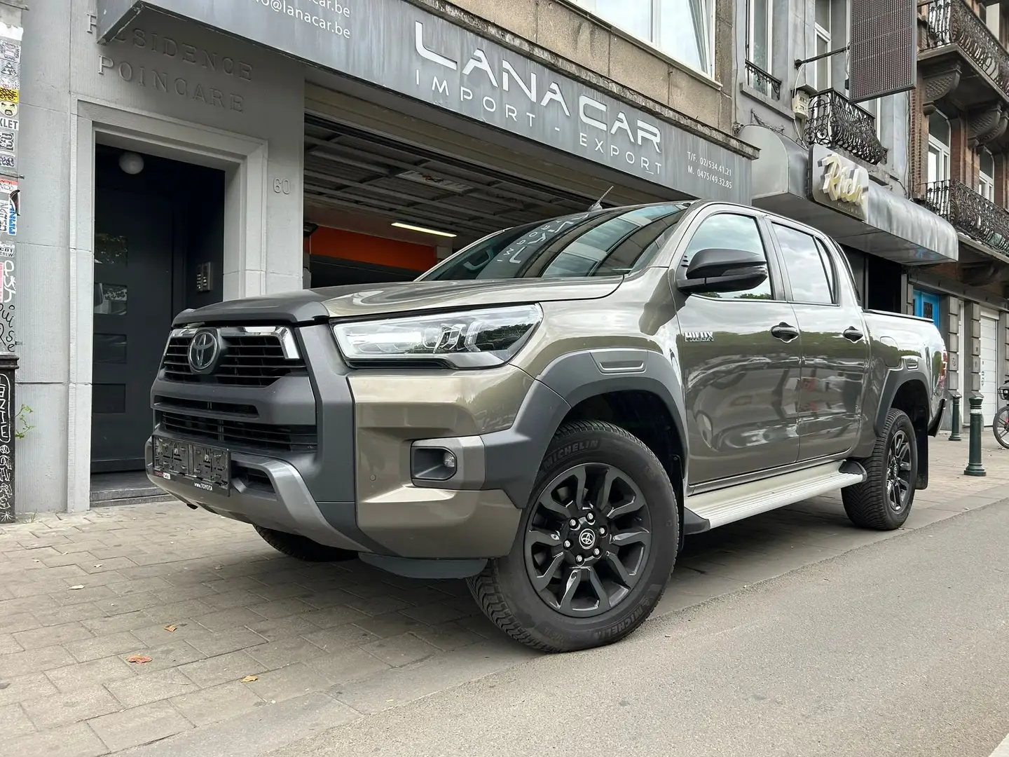 Toyota Hilux Hilux 2.8 D-4D 4WD Invincible Gris - 1