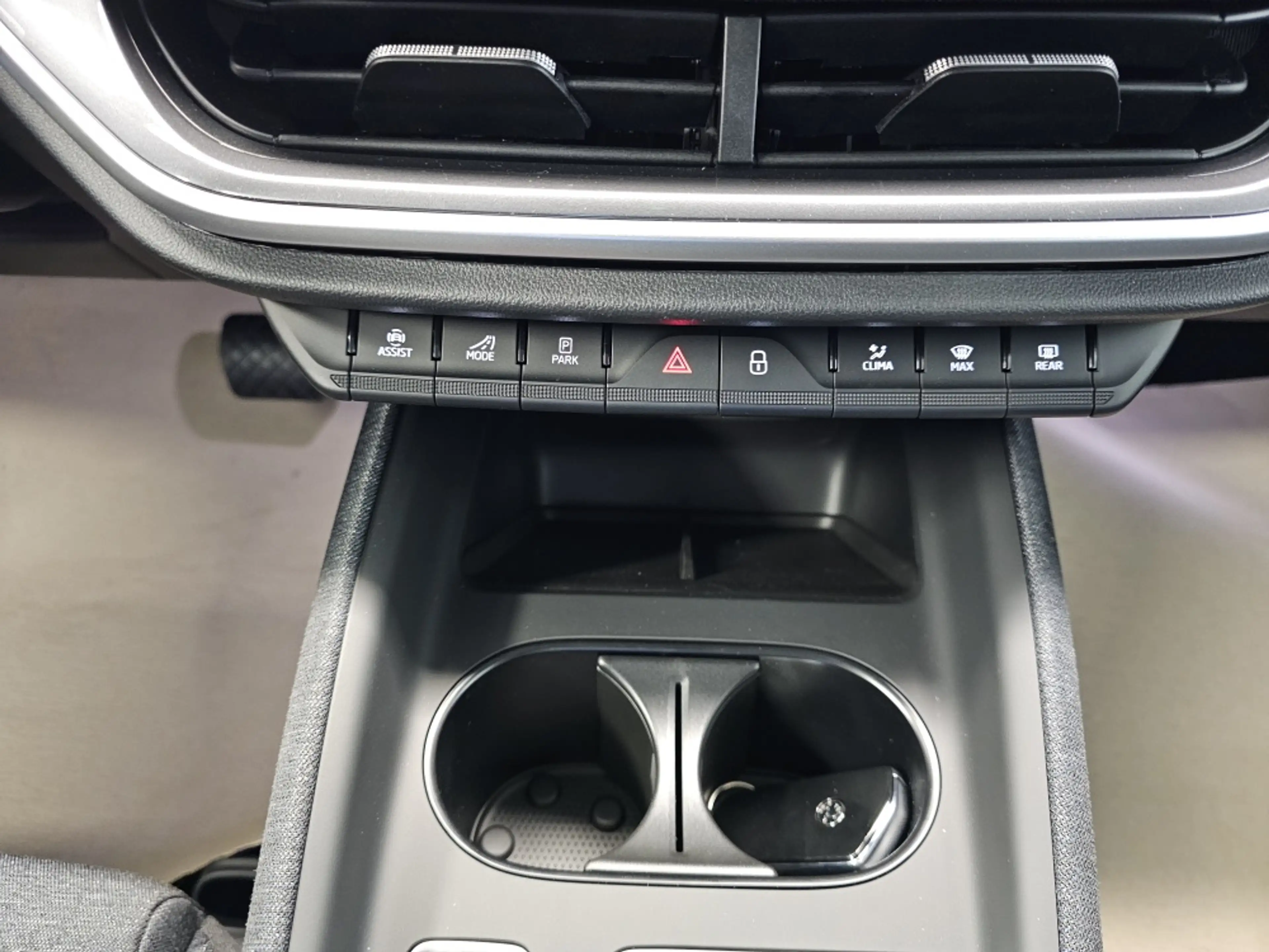 Skoda Elroq 85x Selection 4x4, 82kWh, Wärmepumpe, AHK — photo 8