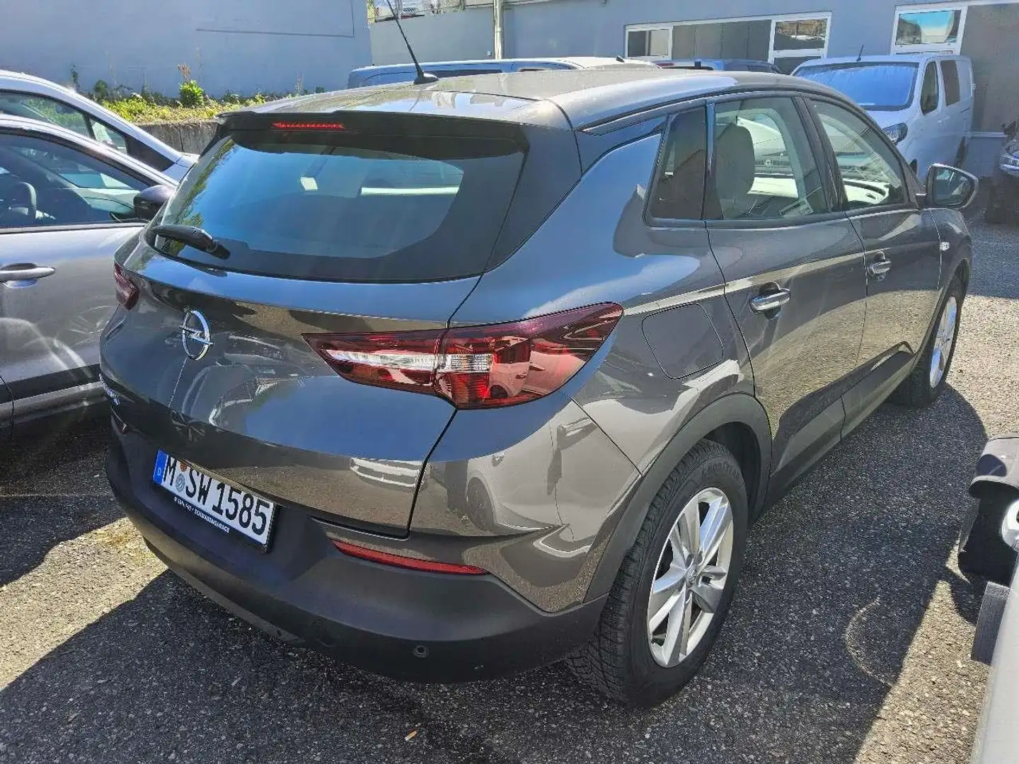 Opel Grandland X 1.5 D[Euro6d] AT Business Edition Grau - 2