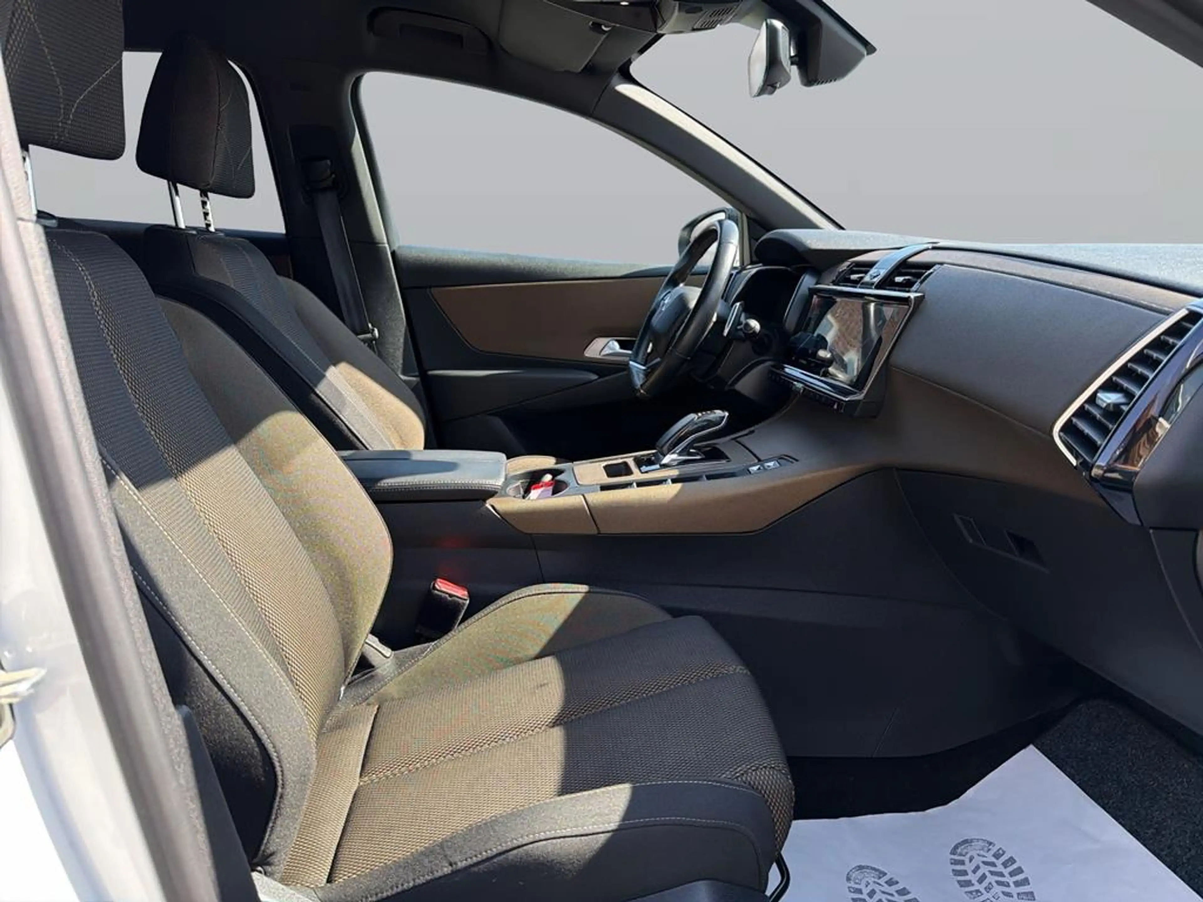 DS Automobiles DS 7 E-Tense 225 kW Bastille + 4x2 — photo 12