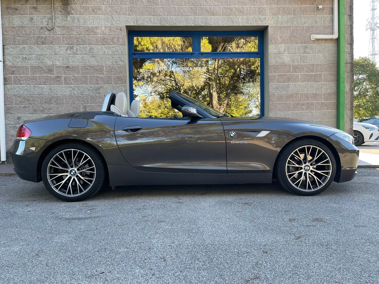 BMW Z4 E89 SDRIVE 23I 204CV INTERNI IN PELLE CERCHI 18" Grijs - 2