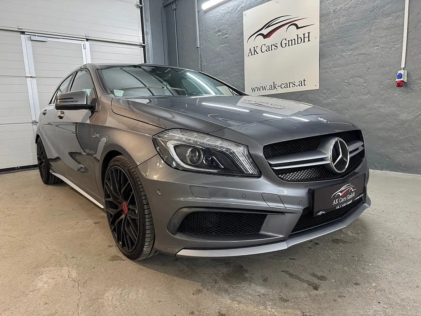 Mercedes-Benz A 45 AMG 4MATIC Aut. Grau - 1
