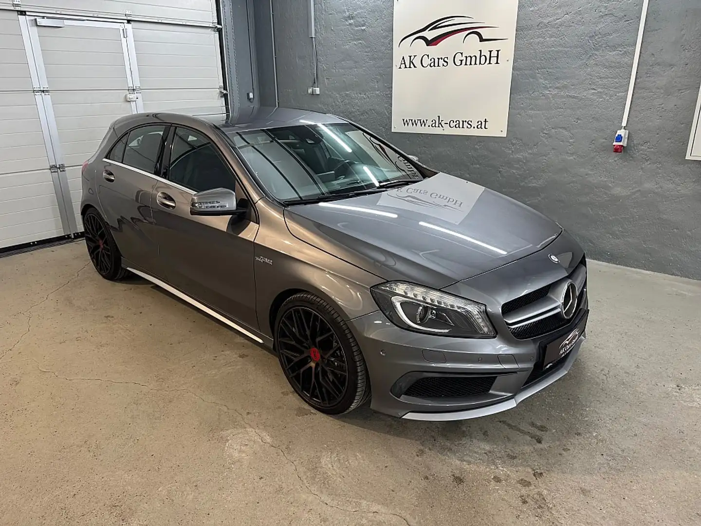 Mercedes-Benz A 45 AMG 4MATIC Aut. Grau - 1
