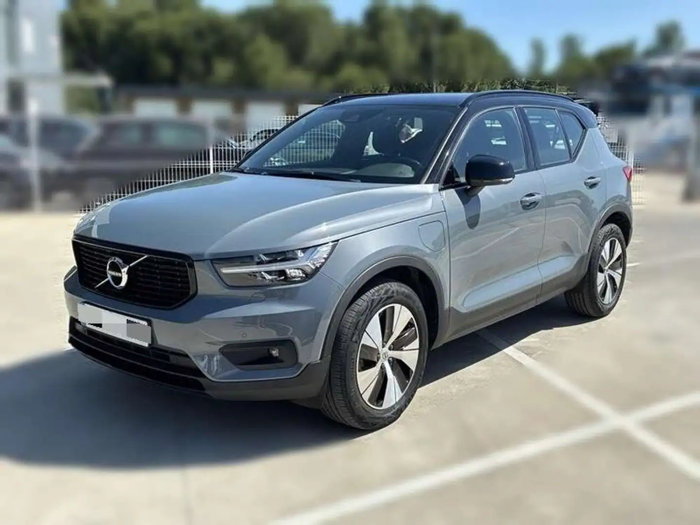 Volvo XC40 T4 Recharge R-Design Aut. Gris - 2