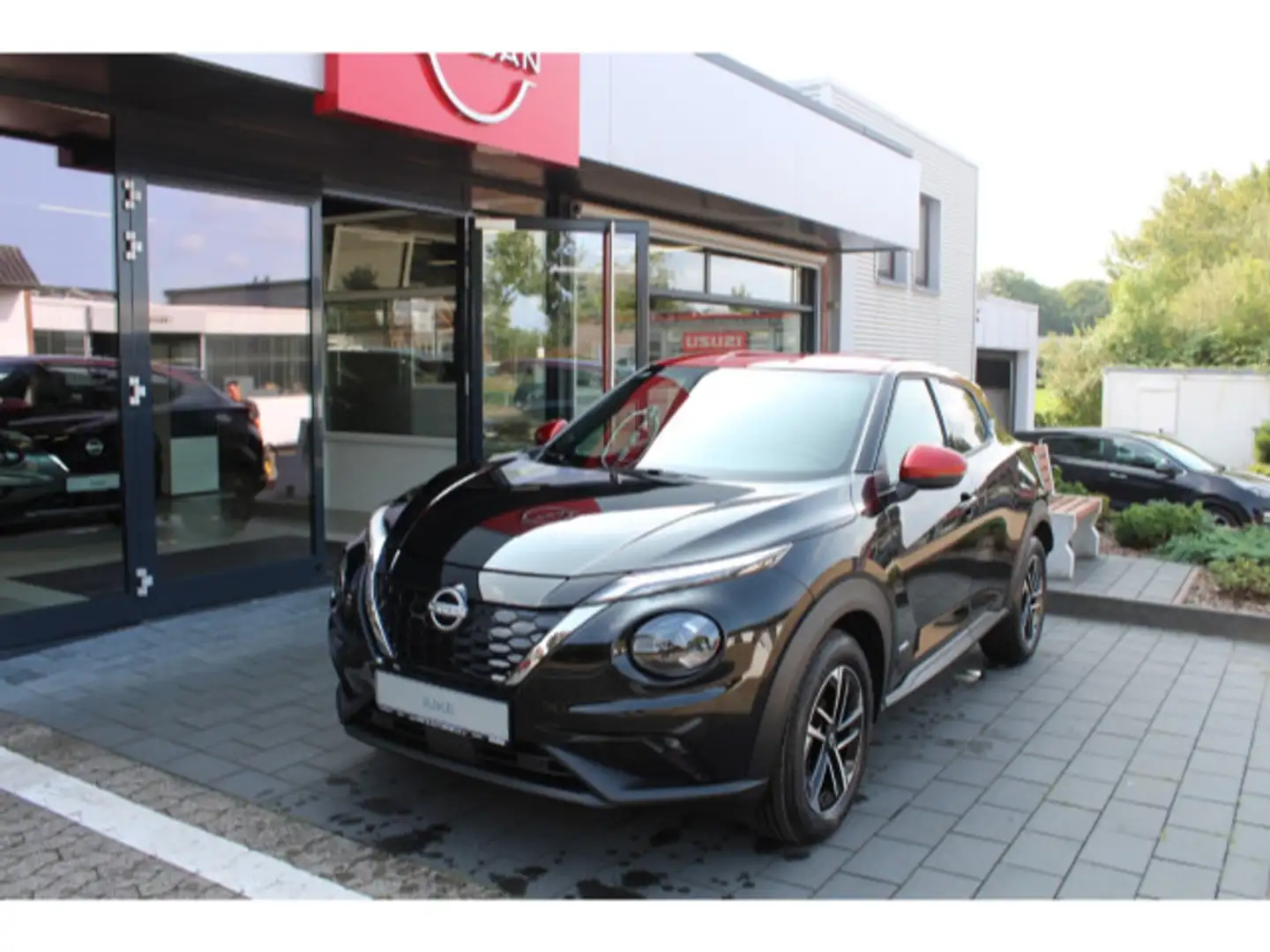 Nissan Juke 1.6 Hybrid N-Connecta Winter Automatik Zwart - 2