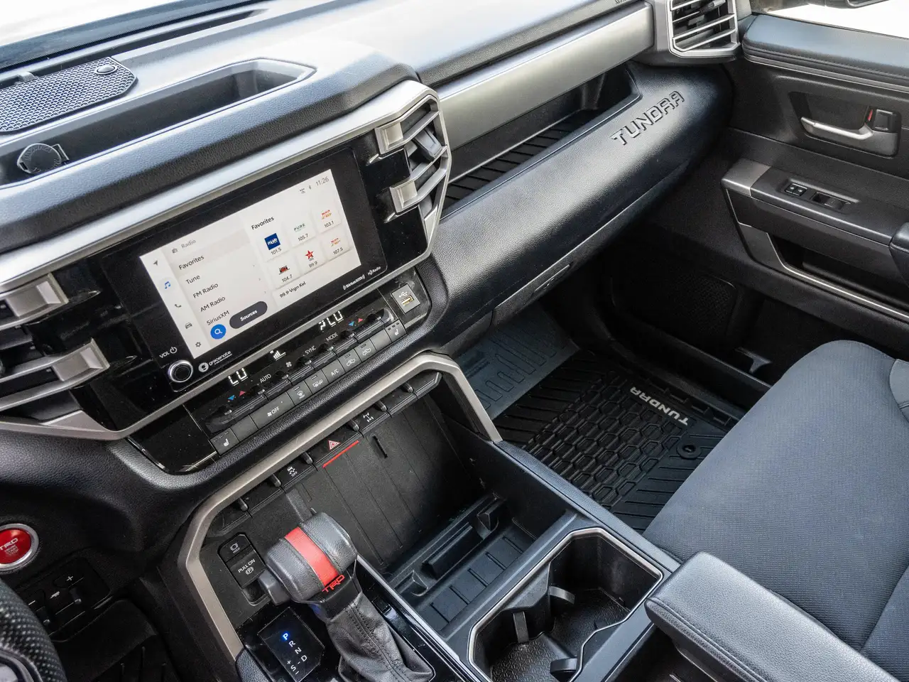Toyota Tundra снимка Toyota Tundra