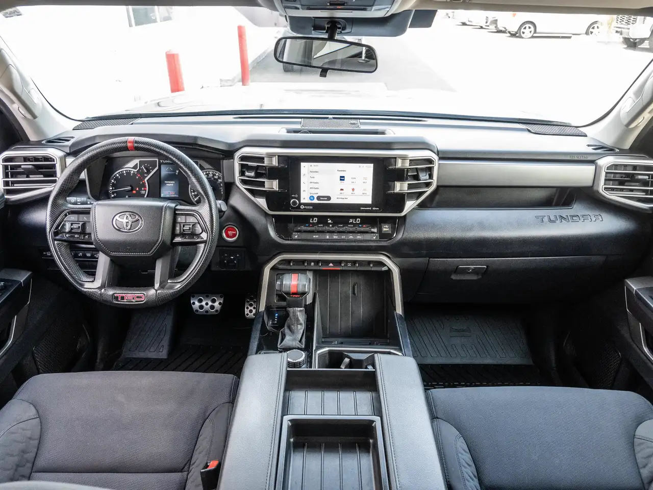 Toyota Tundra снимка Toyota Tundra