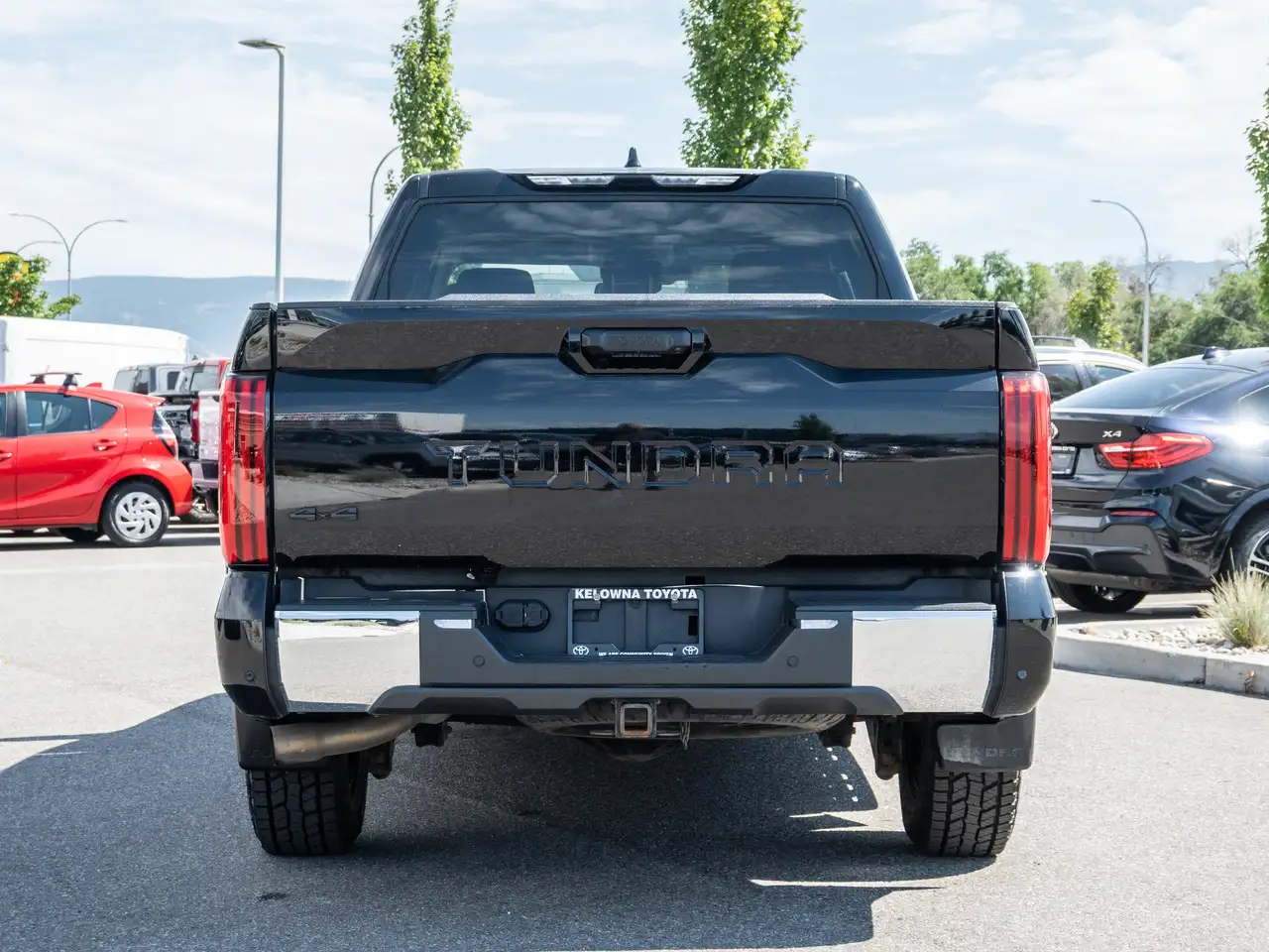 Toyota Tundra снимка Toyota Tundra