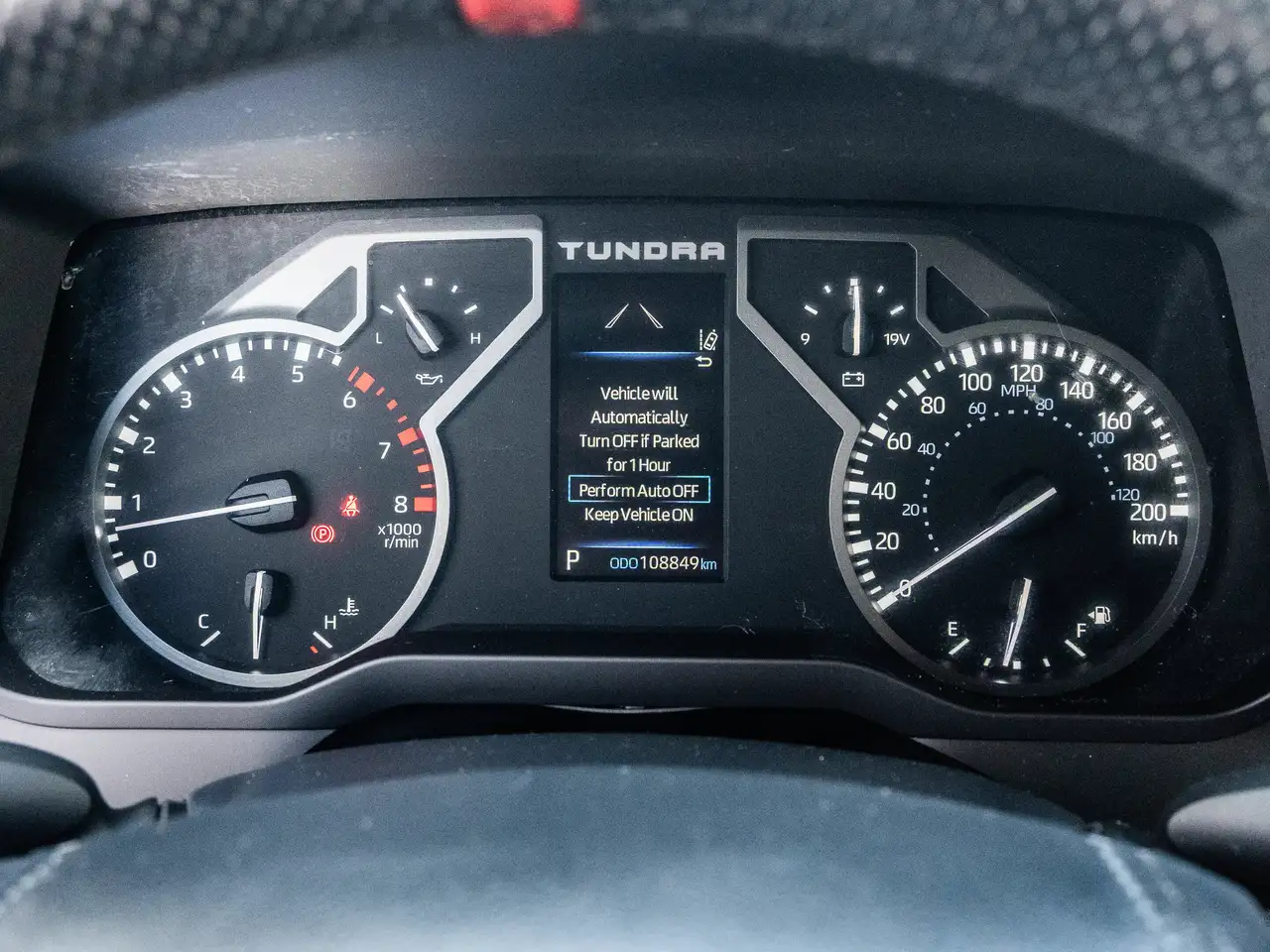 Toyota Tundra снимка Toyota Tundra