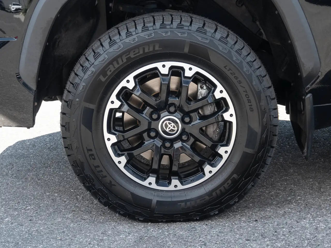Toyota Tundra снимка Toyota Tundra