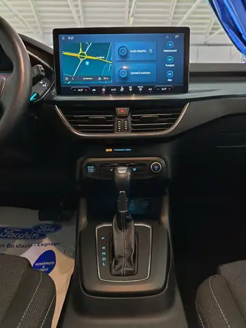 Ford Focus view 3
