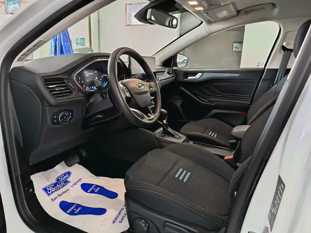 Ford Focus view 2