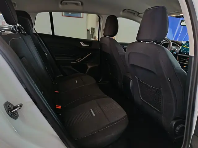 Ford Focus view 13