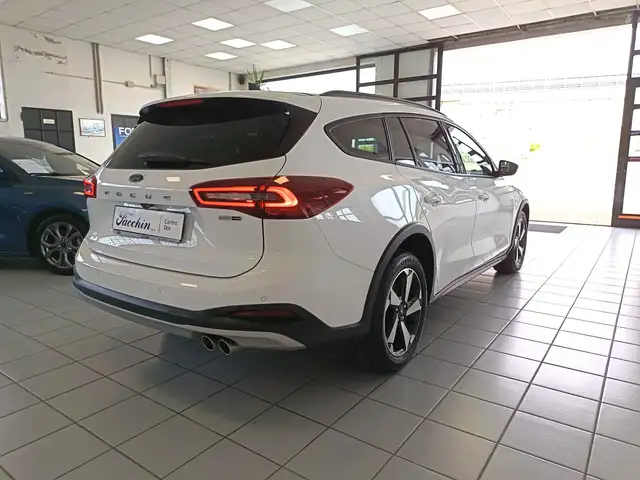 Ford Focus view 15