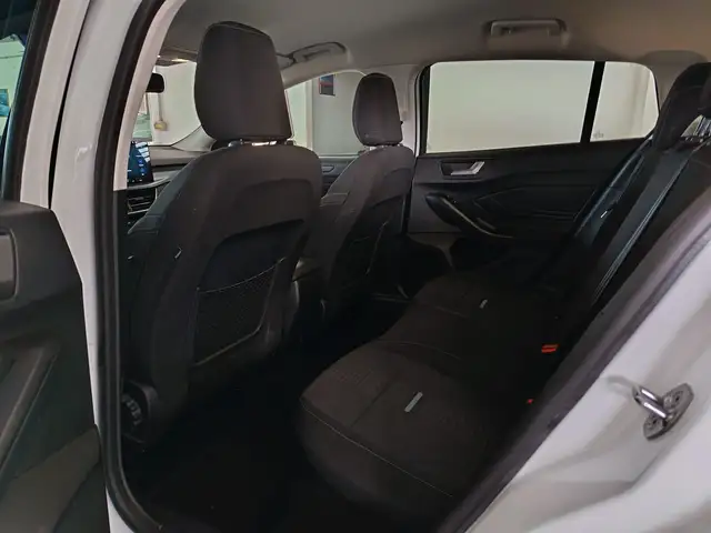 Ford Focus view 5