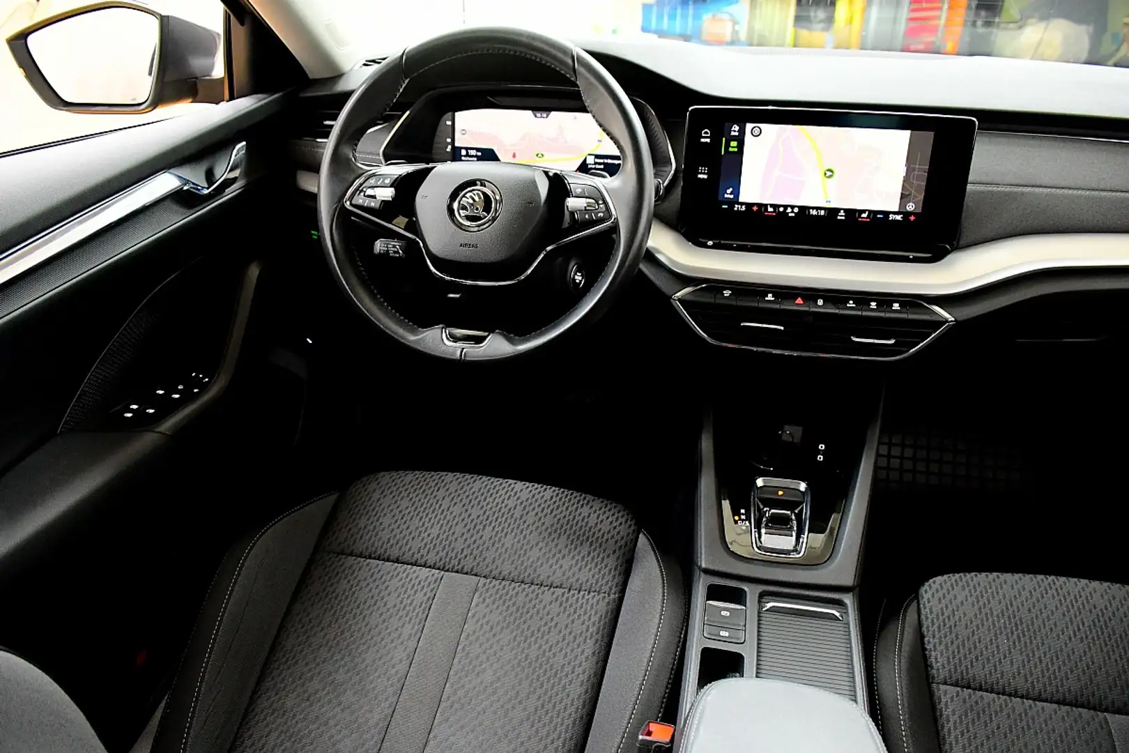 Skoda Octavia Combi 2,0 TDI Style DSG Grau - 2