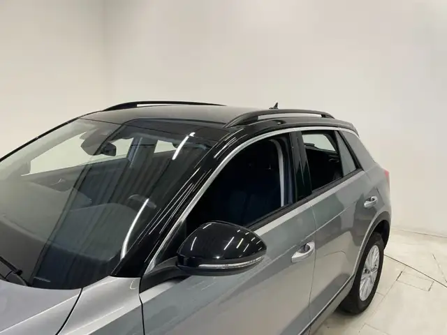 Volkswagen T-Roc view 14