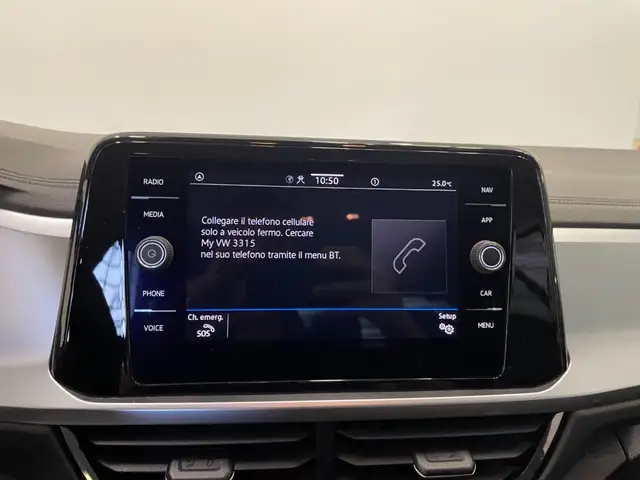 Volkswagen T-Roc view 10