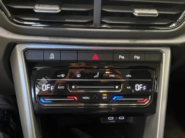 Volkswagen T-Roc view 13
