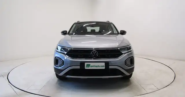 Volkswagen T-Roc view 2