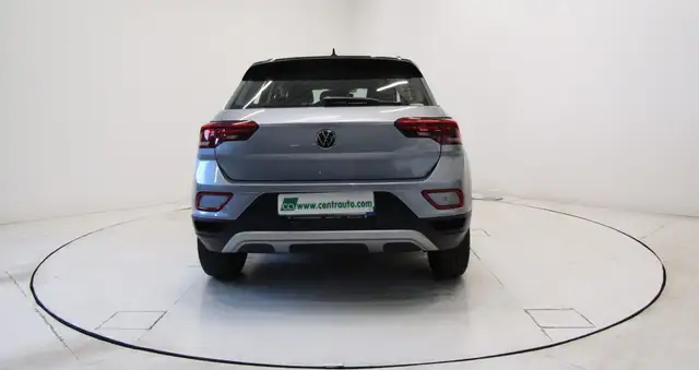 Volkswagen T-Roc view 4