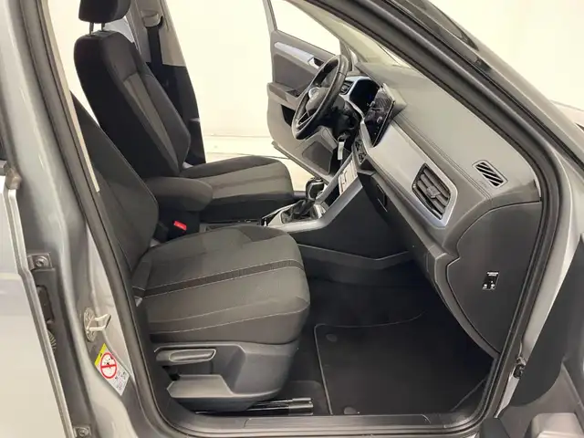 Volkswagen T-Roc view 8