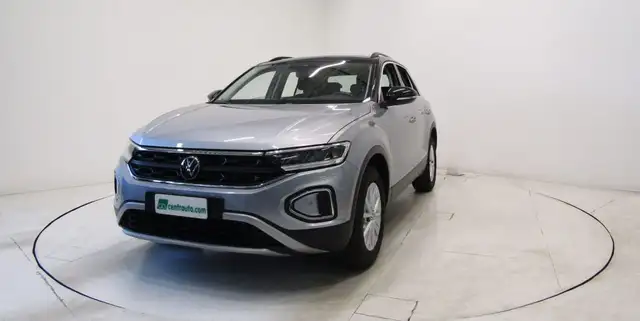 Volkswagen T-Roc view 3