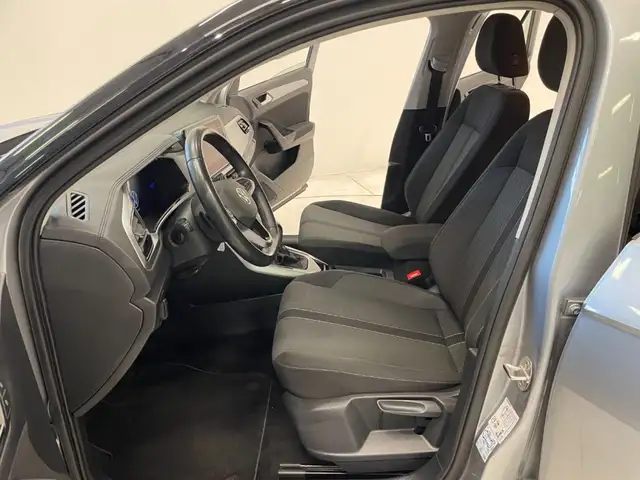 Volkswagen T-Roc view 6
