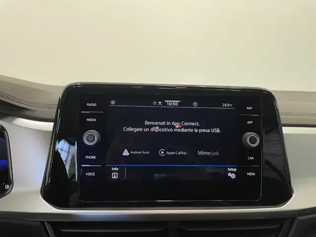 Volkswagen T-Roc view 12