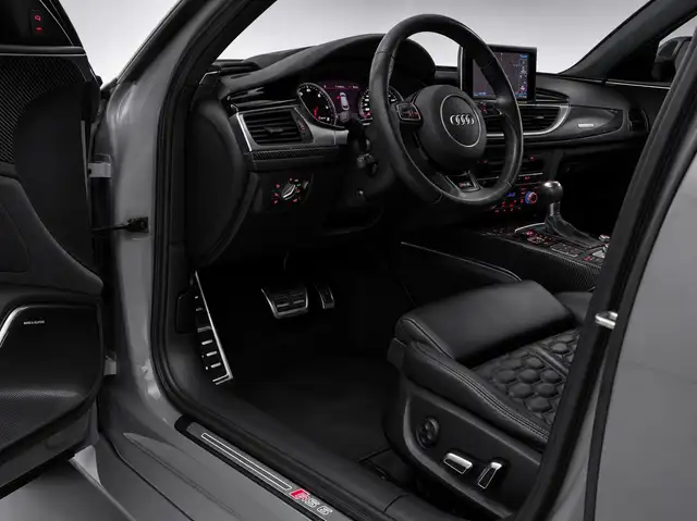 Audi RS6 view 30