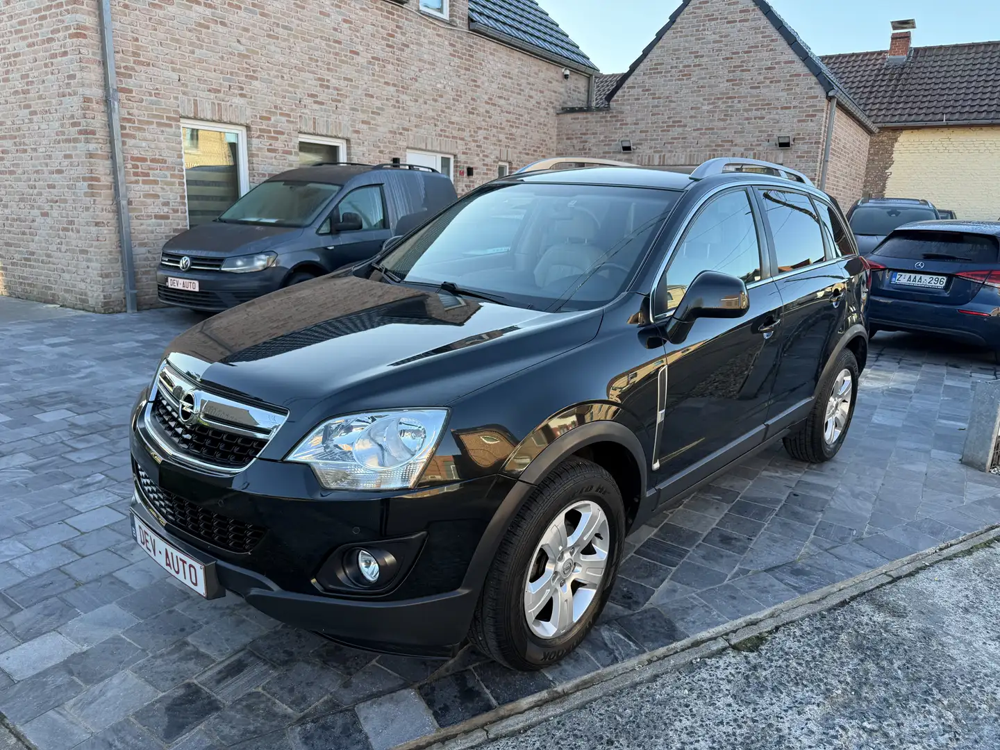 Opel Antara Antara 2.2 CDTI 4x2 COSMO*GARANTIE 12M*CUiR*CLiM* Zwart - 1