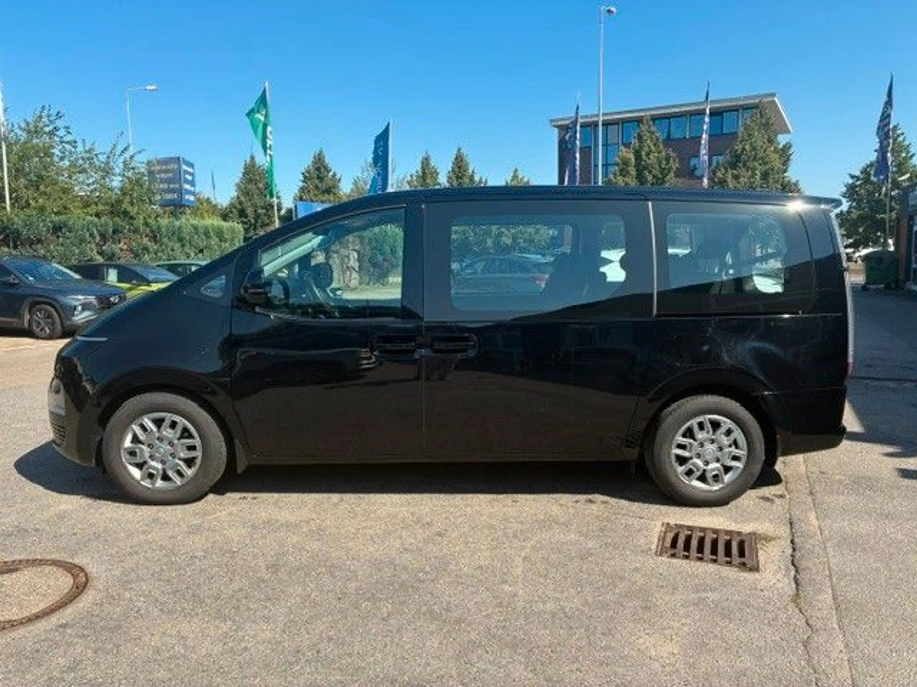 Hyundai STARIA 2.2 CRDi Trend 9-Sitzer Automatik 2WD — photo 2