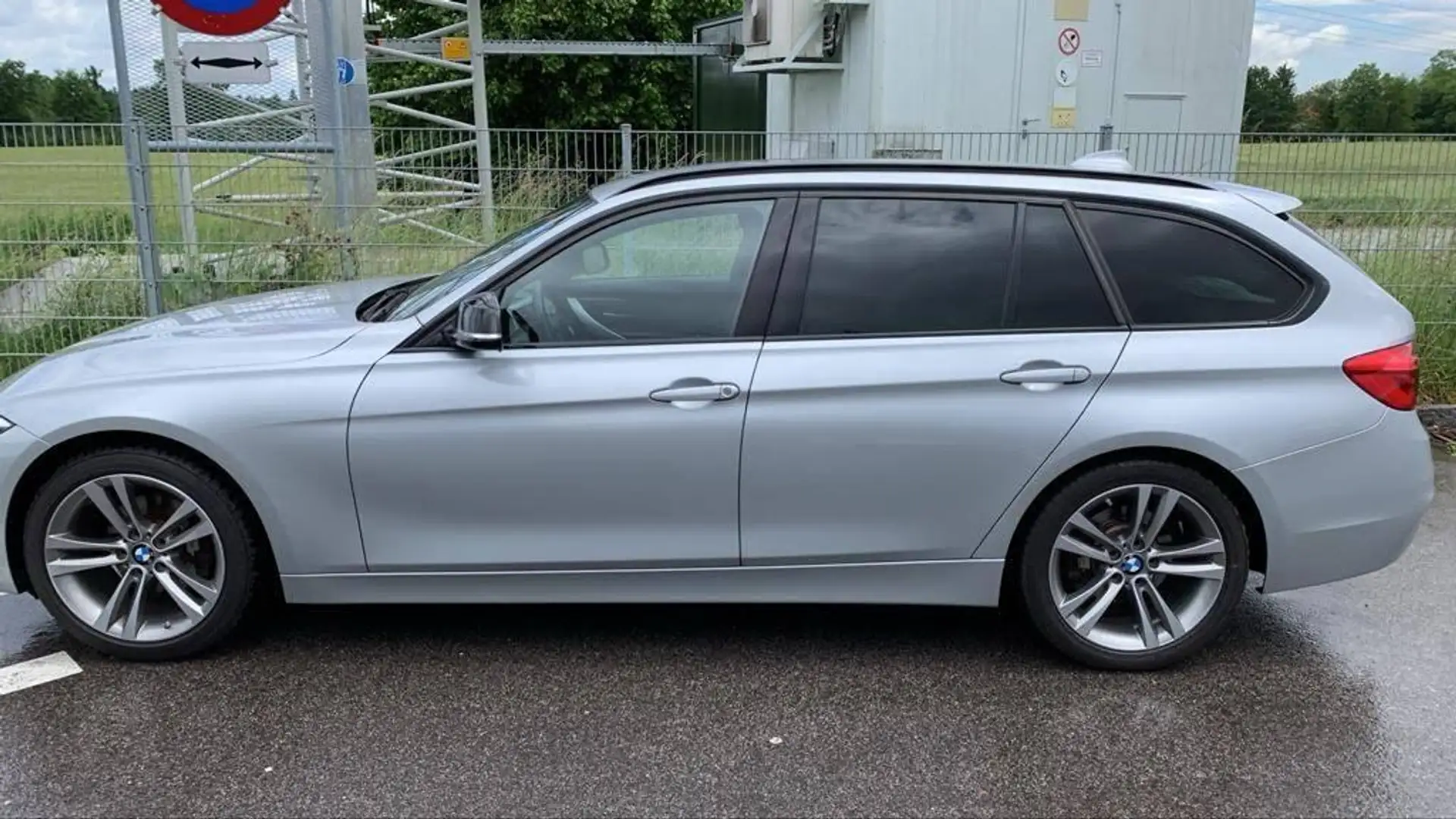 BMW 318 318d Touring Sport Line Aut. *Head-Up* - 1