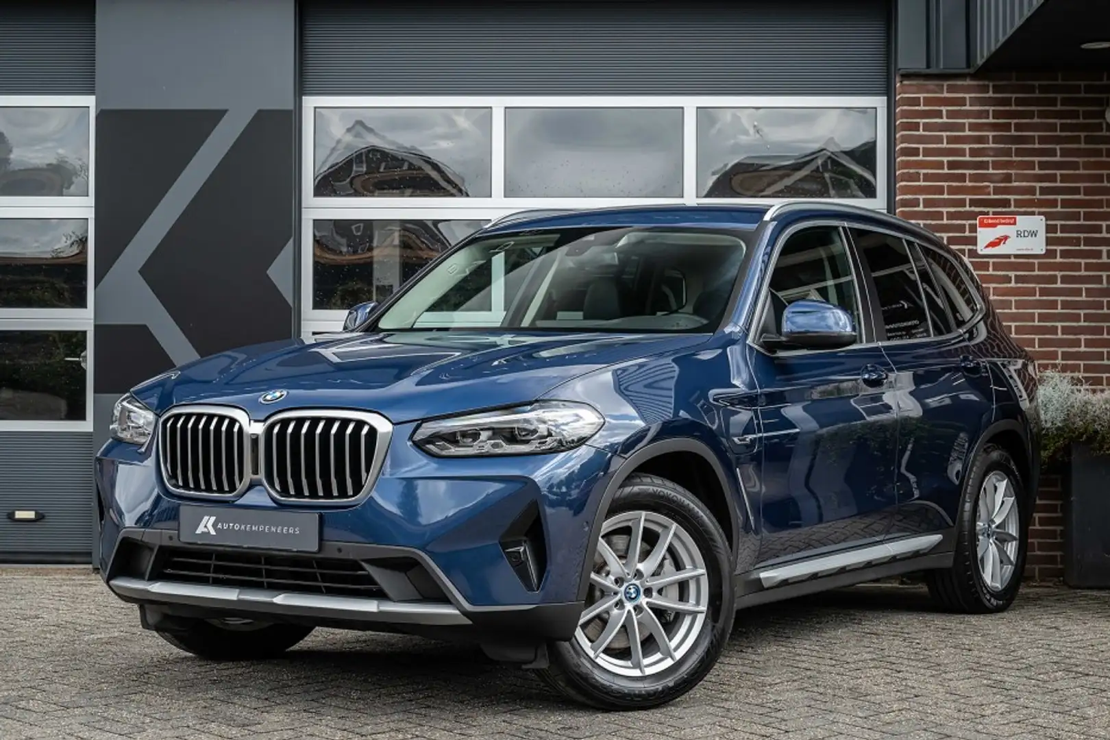 BMW X3 30e xDrive | Hifi | Head-up | Keyless | Cruise | M Bleu - 1