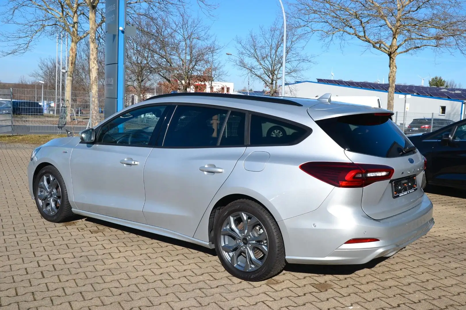 Ford Focus Turnier ST-Line X, AHK schwenkb., TWA, HUD Plateado - 2
