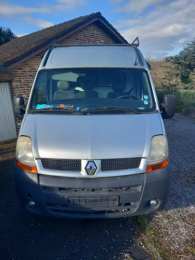 Renault Master 3.0 dCi 35 L3H1 srebrna - 1