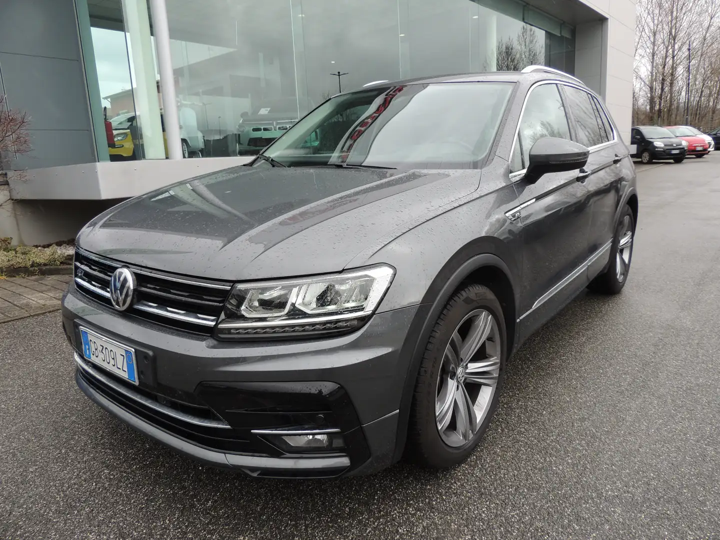 Volkswagen Tiguan 1.6 tdi Sport 115cv R-LINE Gris - 1