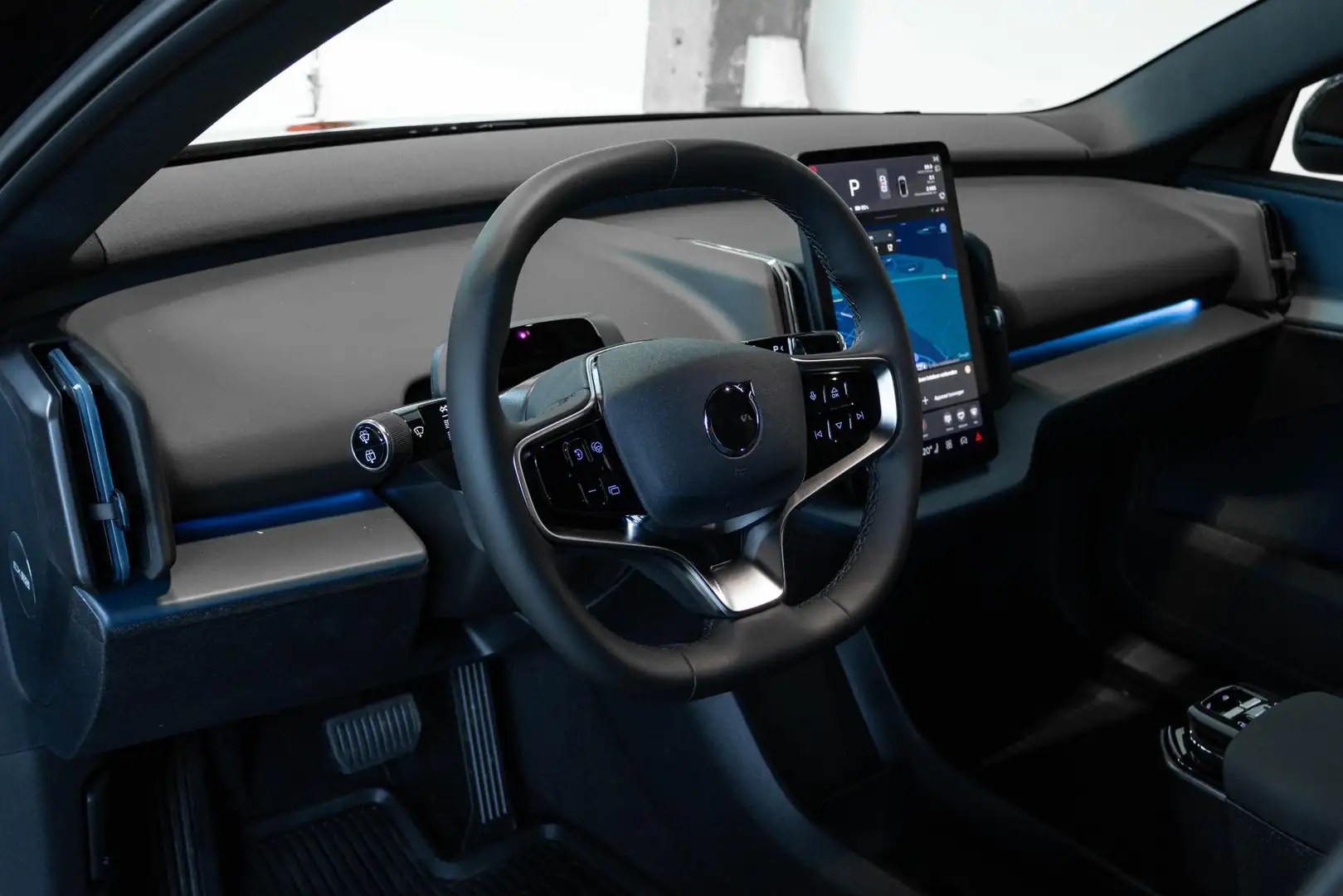 Volvo EX30 Cross Country Twin Motor Performance Ultra 69 kWh Schwarz - 2