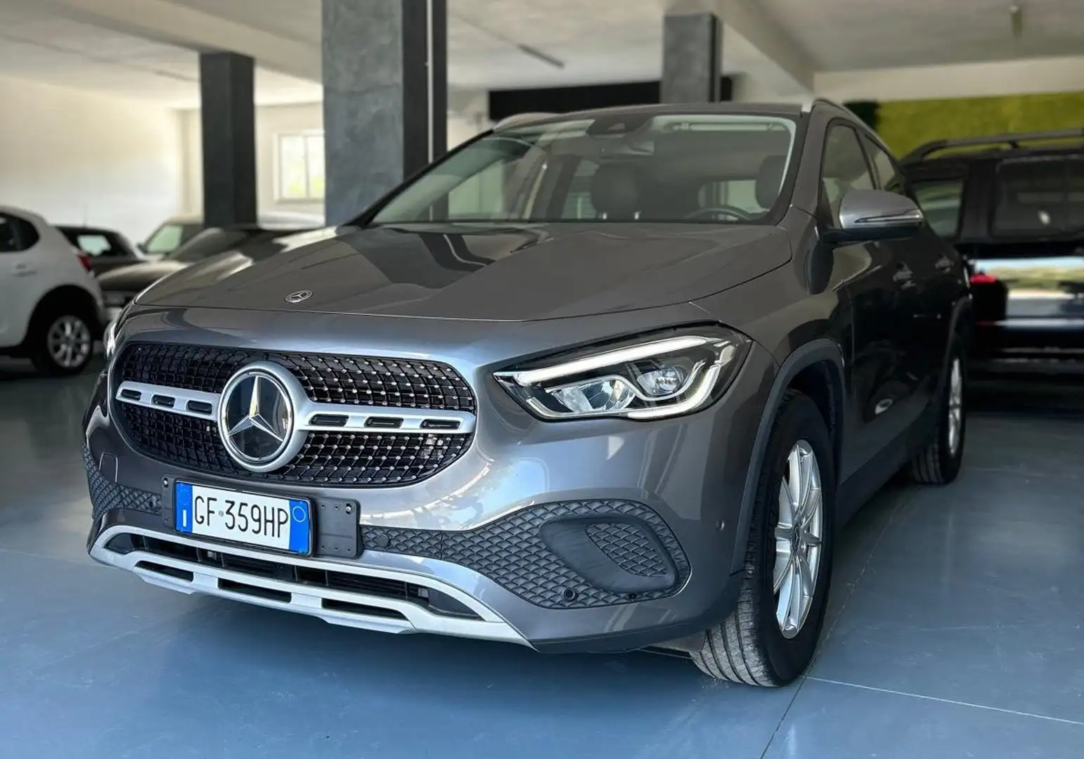 Mercedes-Benz GLA 200 d Business Extra auto Grijs - 1