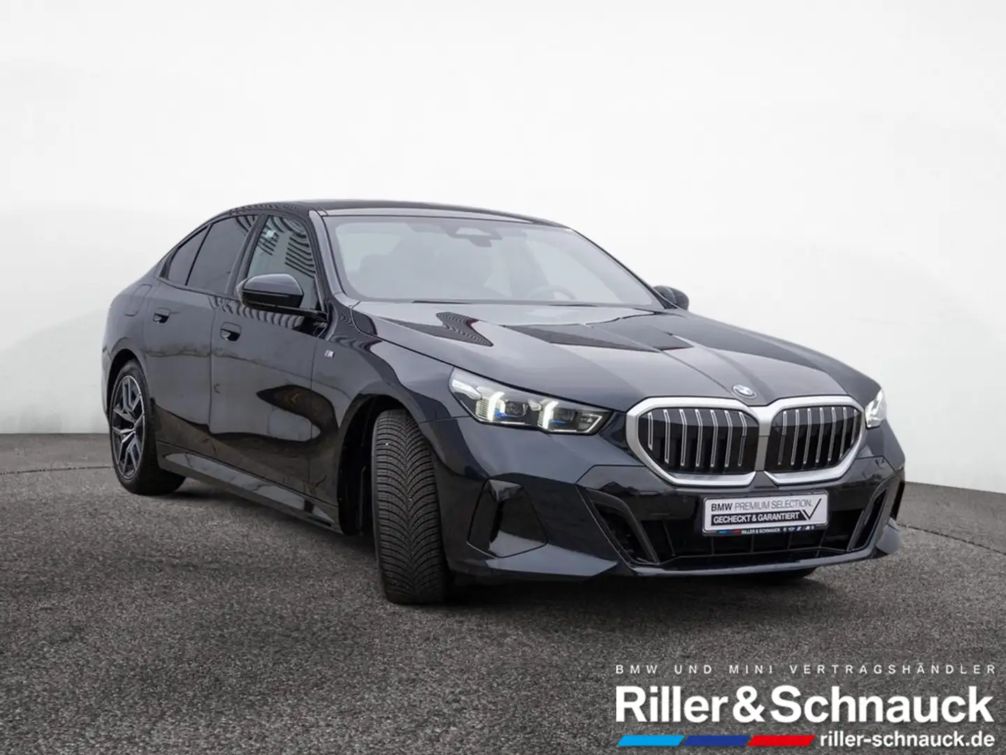 BMW 520 d M-Sport PANO+HK+ACC+HUD+MEM Schwarz - 2