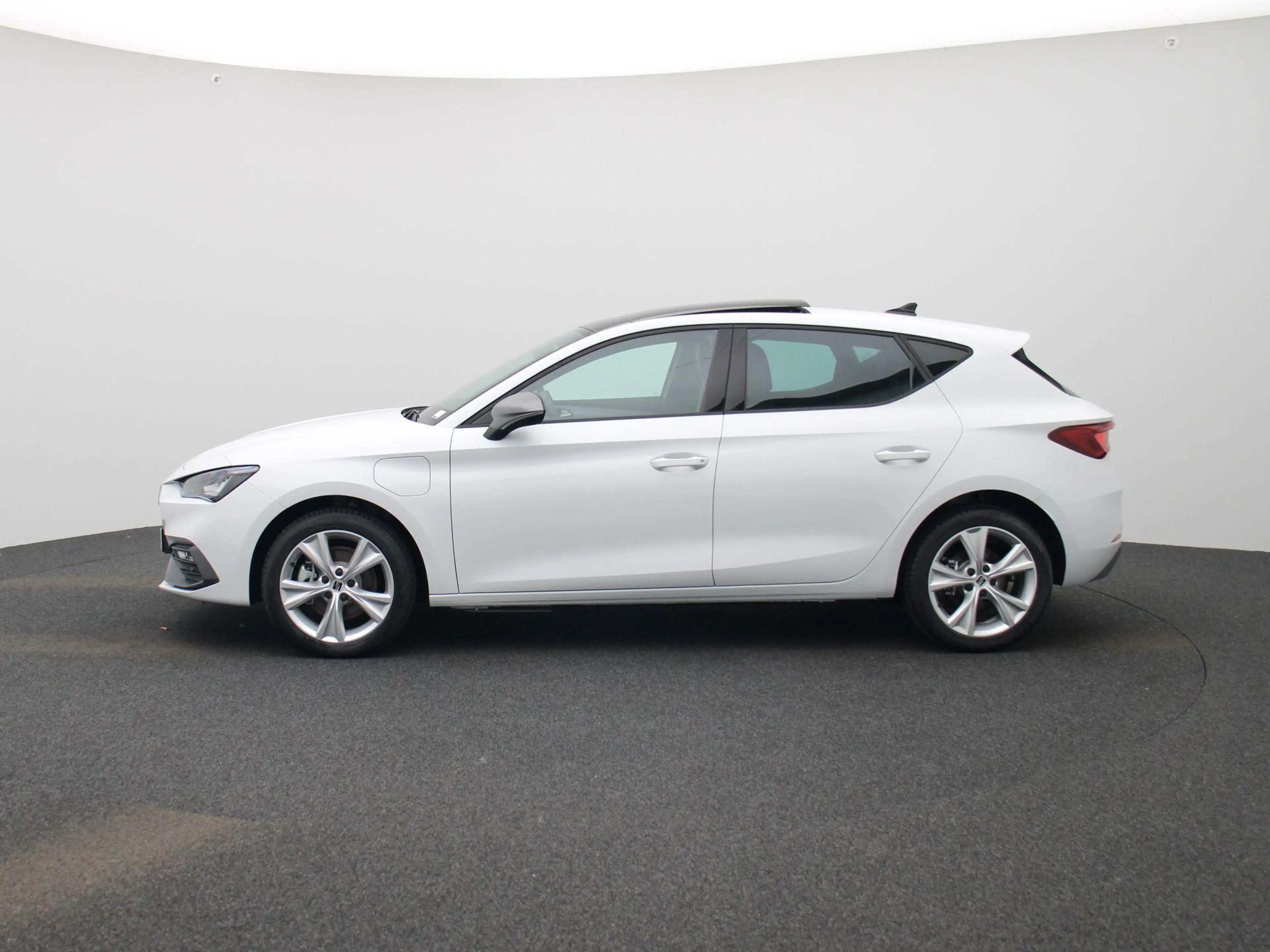 SEAT Leon e-Hybrid 1.5 TSI FR Business | Automaat | LED Koplampen | N — photo 4