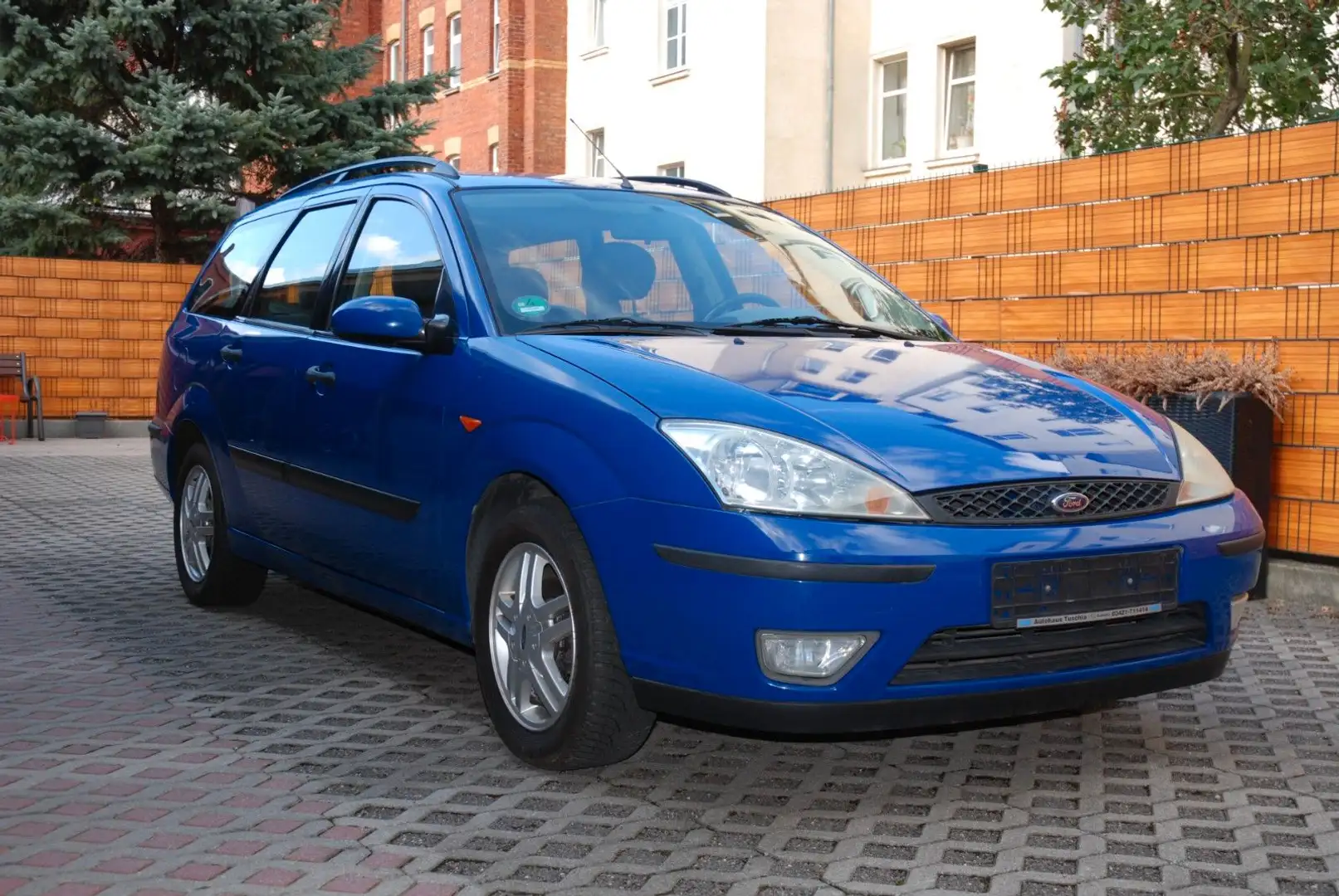 Ford Focus 1.6 Benzin Blau - 1